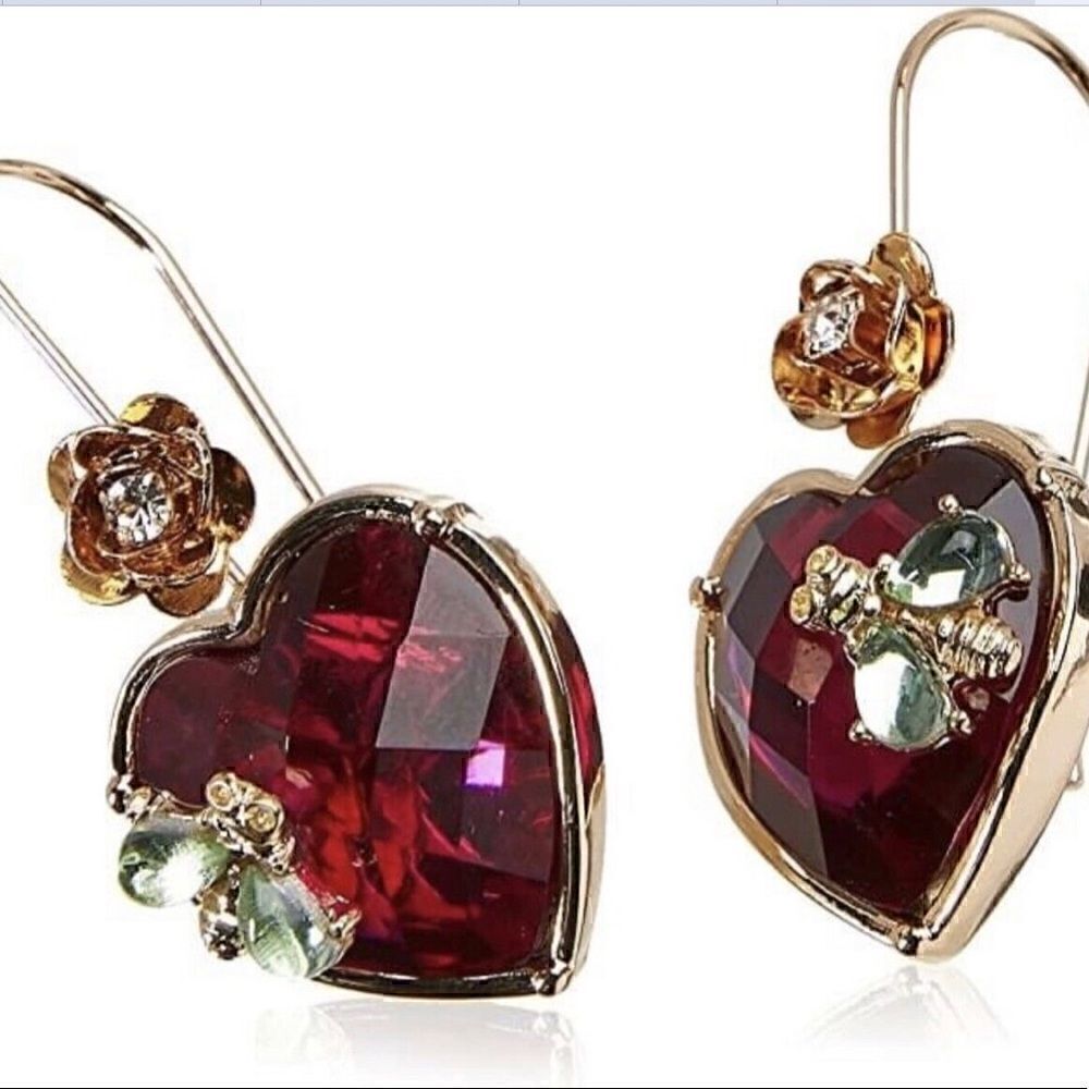 ♥️ Betsey Johnson unique stunning rare heart drop earrings ♥️